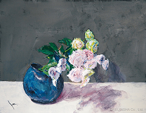 トルコキキョウ、バラと壺